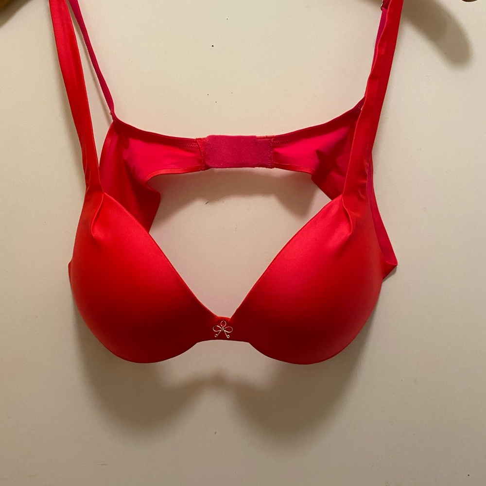 Victoria Secret push up bra 36B.